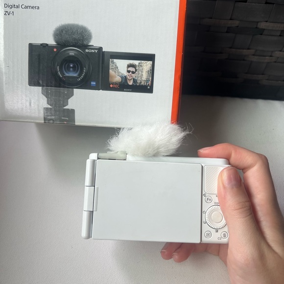 White Sony ZV1 Digital Camera with Accessories Bundle - Picture 6 of 7